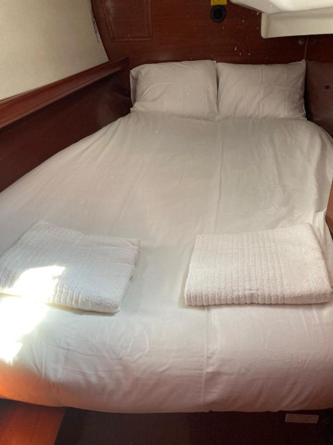 Sea Bloom - Sleep & Sail In Tejo Hotel Lisbon Exterior photo